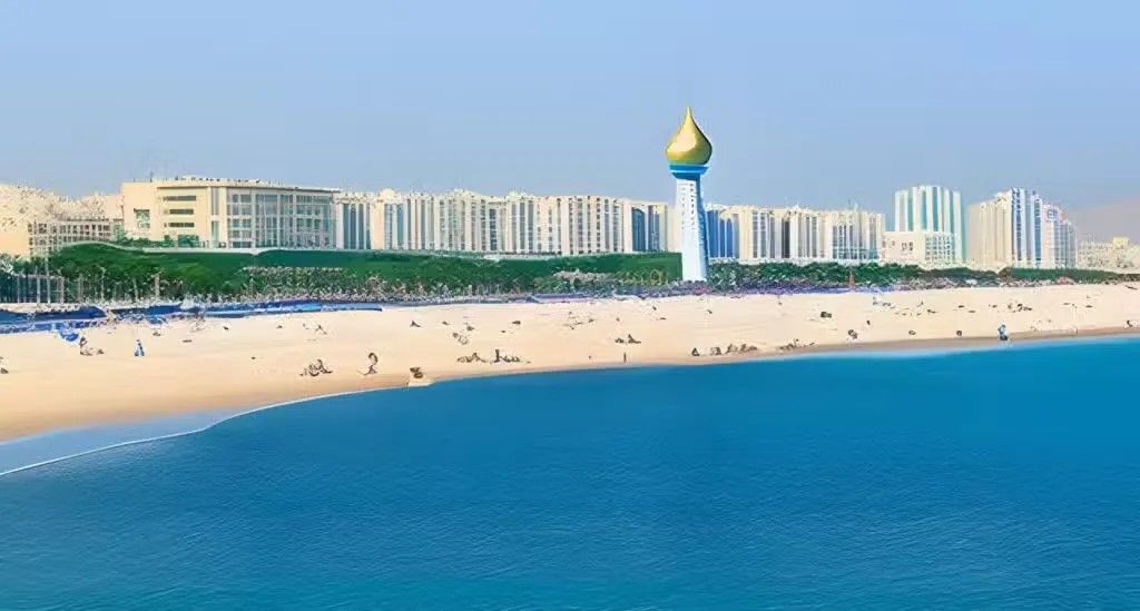 تمتع بأجواء ساحرة على شاطئ باكو