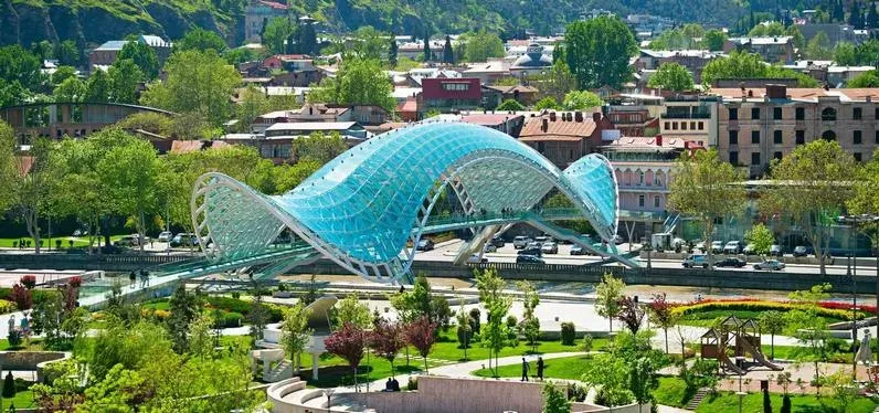 جسر السلام في تبليسي: تاريخ ومعالمه