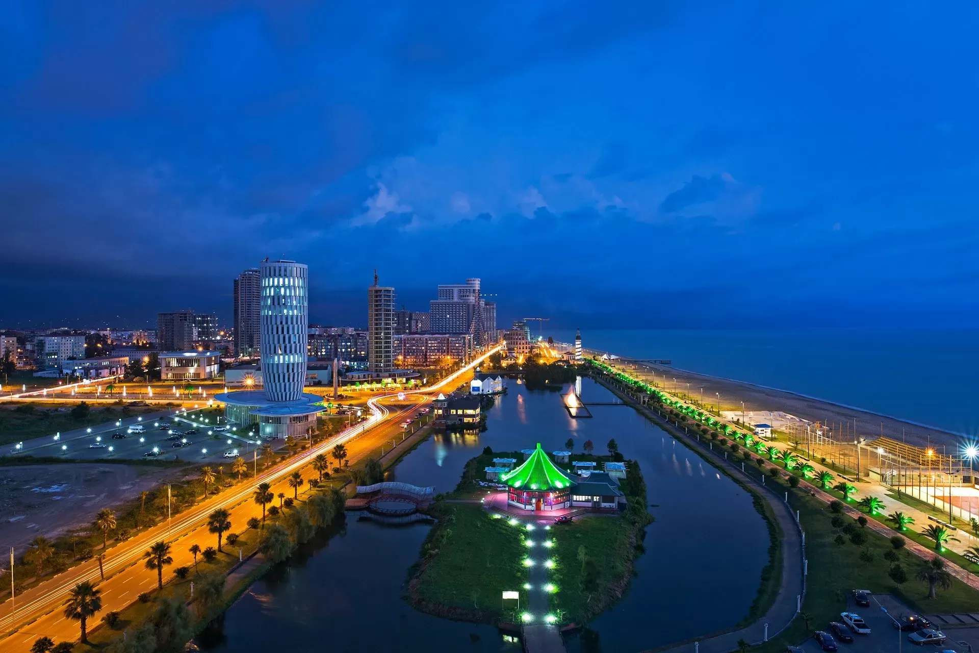 روعة الطبيعة وجمال الهندسة: استكشاف بوليفارد باتومي
